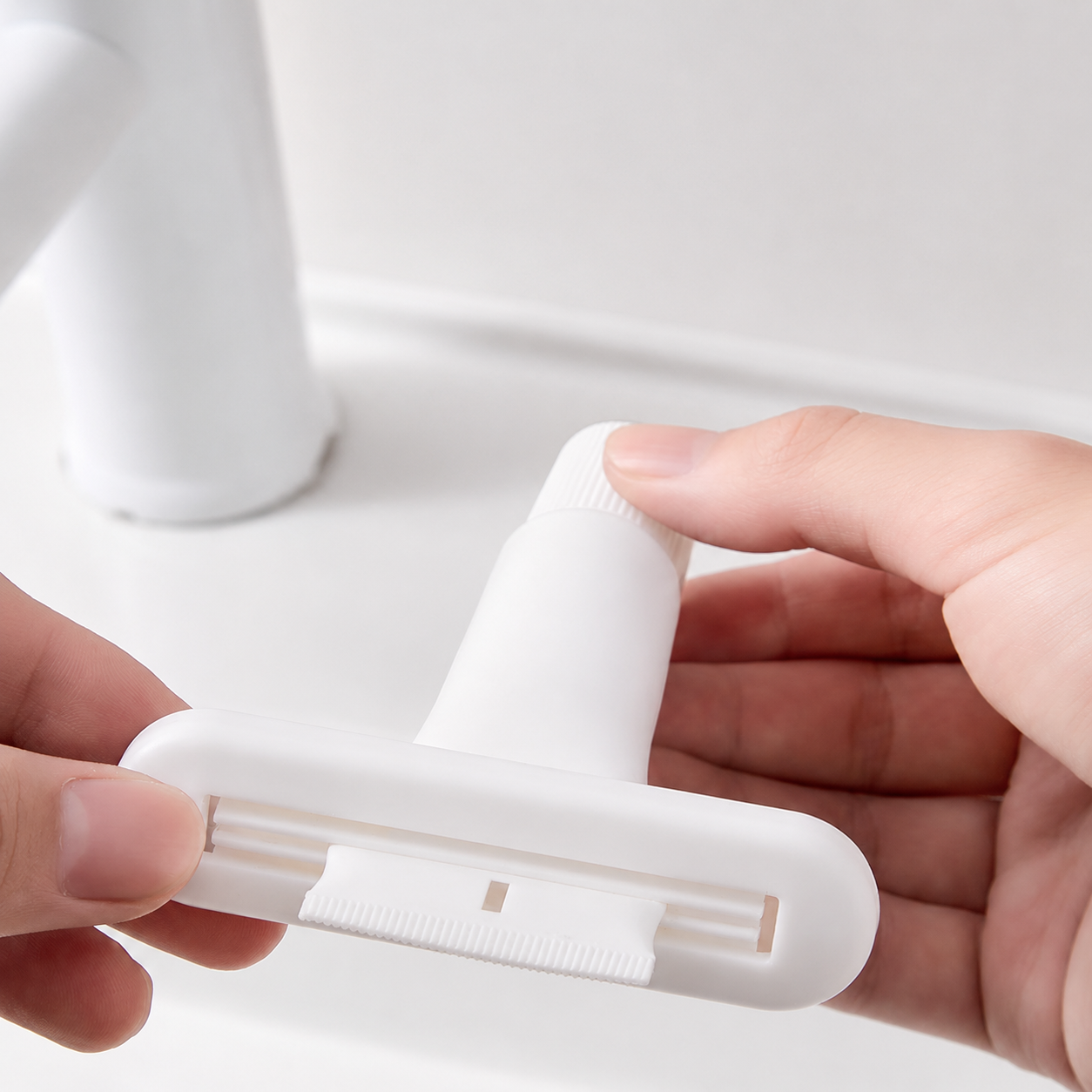 Toothpaste Squeezer